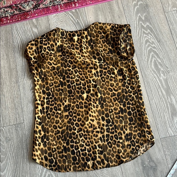 Leopard Print V-Neck Women's Top - Picture 6 of 6
